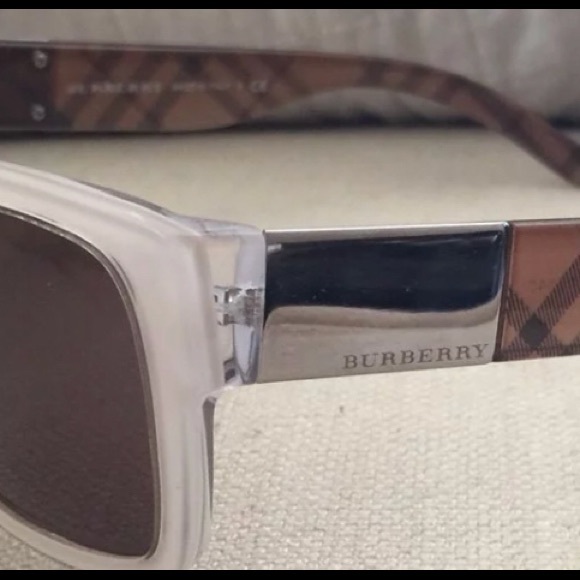 Authentic Burberry sunglasses - Picture 3 of 7